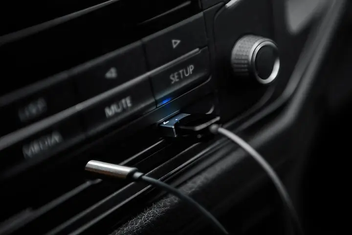 AUX-USB araç vericisi
